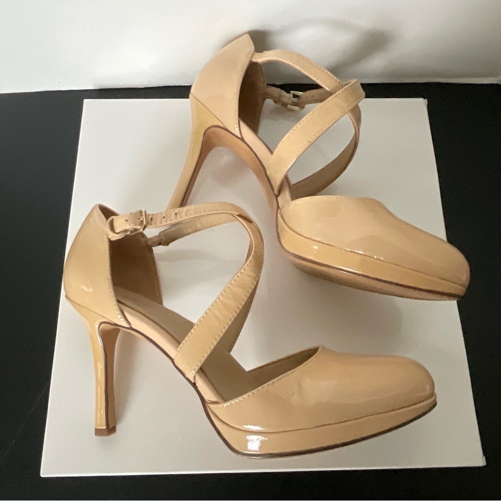Naturalizer Elegant Nude Patent Leather Heels Size 9M